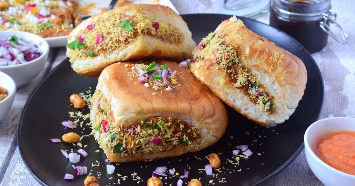 Dabeli Famous Gujarati Snacks in Delhi
