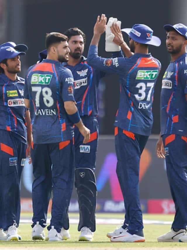 Super Giants VS Titans